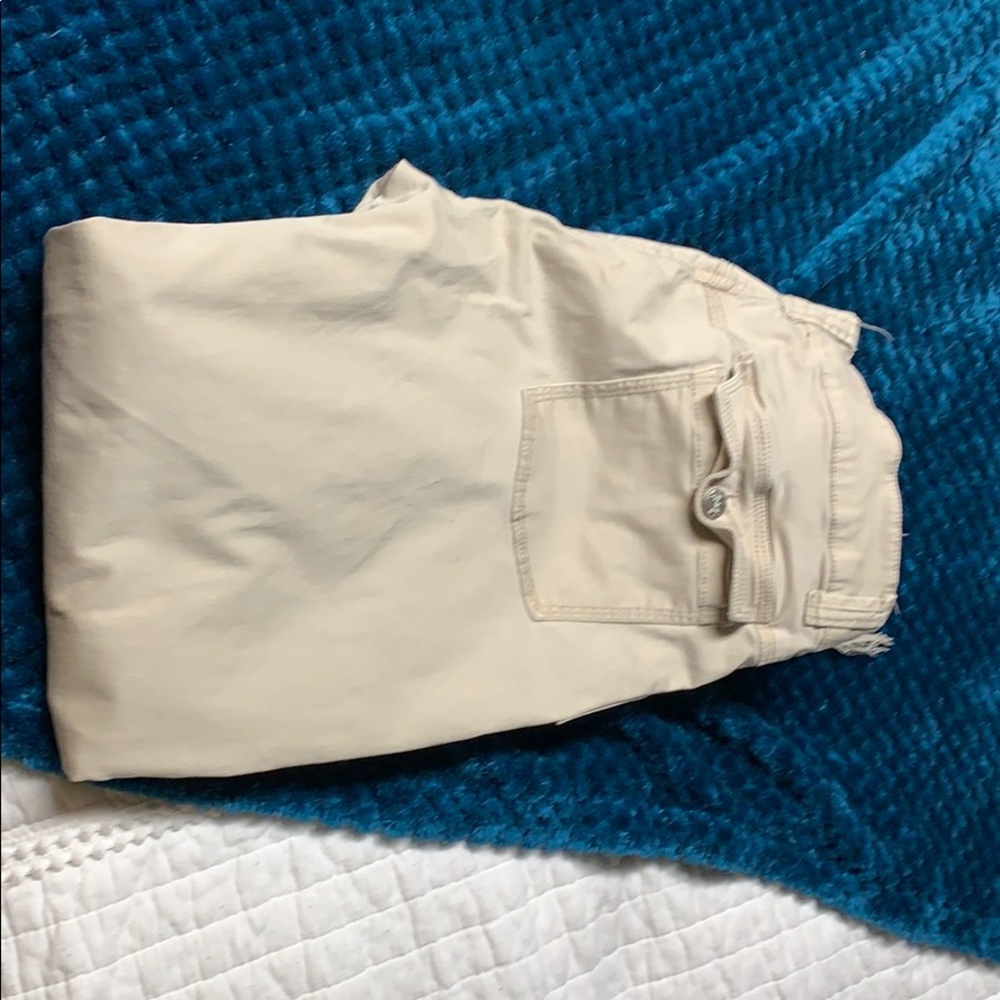 Tan capris